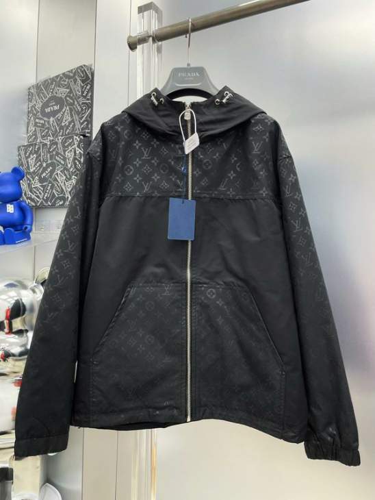 Picture of Louis Vuitton Jackets _SKULVM-3XLxetr6631871